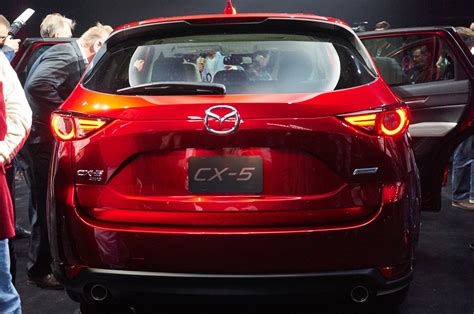 2017 Mazda Cx 5 Rear View Lights On Motor Trend En Español