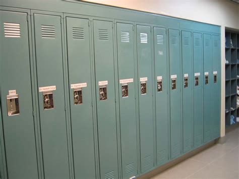 I converted my closet into lockers! : DIY
