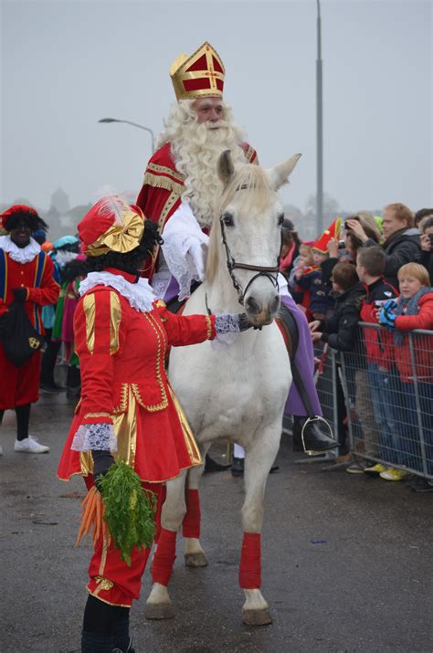 The op is wrong, what we need to do. Sinterklaas te paard - Animal Verhuur
