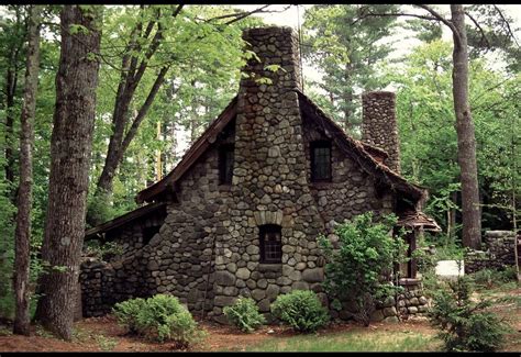 Pin By Billie Jones On Pretty Little Houses House On The Rock Stone Houses Fairytale House