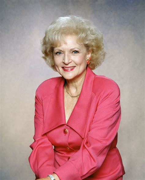 Here S Betty White S Daily Routine During Quarantine Ahead Of Her 99th Birthday