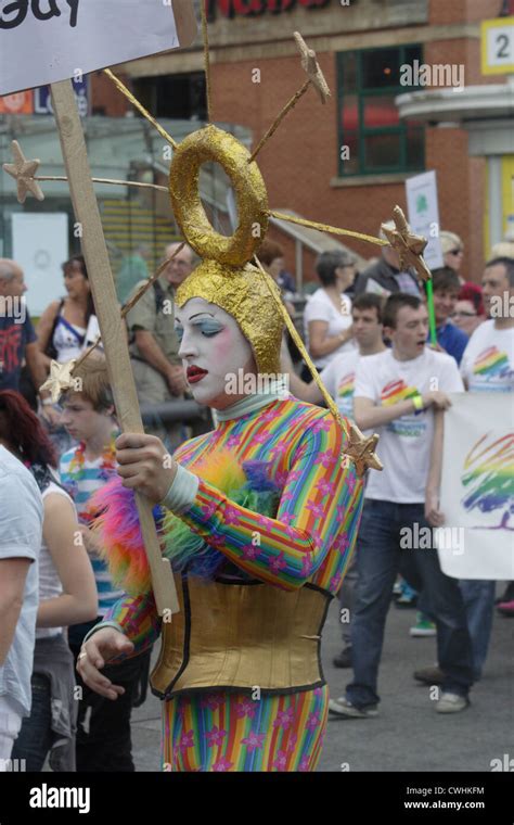 Marcha Del Orgullo De Liverpool Fotograf As E Im Genes De Alta