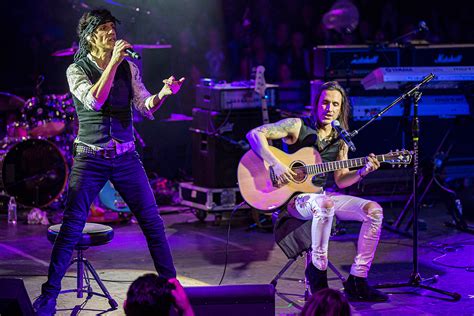 Extremes Nuno Bettencourt Celebrates 25th Anniversary Of More Than