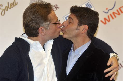 Si può essere felici anche in tre. Luca Laurenti: moglie, età, figli e Paolo Bonolis - iO Donna