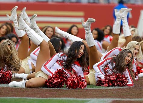 Cheerleaders From Week 14 Of The 2016 Nfl Season 49ers Cheerleaders Professional Cheerleaders