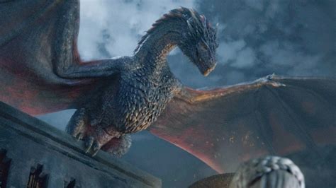 Son père, atteint de folie, fut dépossédé de son trône. 'Game of Thrones' Season 7, Episode 4: Dragons Are ...