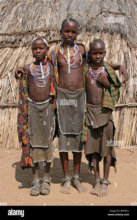 Group Of Arbore Tribe Girls Omo Valley Ethiopia Stock Photo Royalty