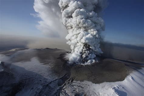 Iceland 2010 Volcano Eyjafjallajökull Eyjafjöll Eruption Images And