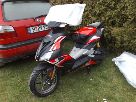 Our contributor grace collected and uploaded the top 12 images of aprilia sr 50 r factory below. 2009 Aprilia SR 50 R Factory - Moto.ZombDrive.COM