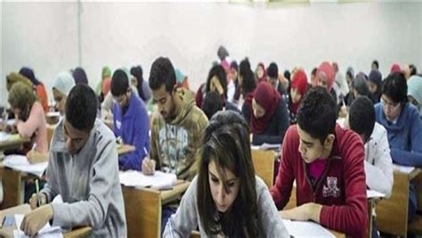 وفي نهايتها، يتابع الطلاب ذو العلامات العالية تحصيلهم في الجامعات، أما بقية الطلاب فيلتحقوا بالمعاهد المتوسطة. البوابة نيوز: مطالب بتأجيل امتحانات الثانوية العامة 2020 ...