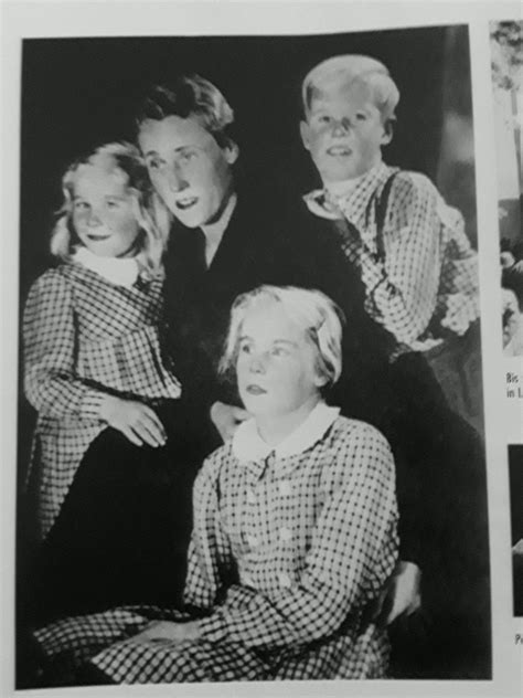 Frau Sigurd Peiper Mit Den Kindern Silke Elke Und Hinrich 1950