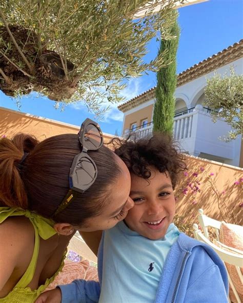 Karim Benzema Sa Compagne Cora Gauthier Et Leur Fils Ibrahim Se Dévoilent En Vacances Le