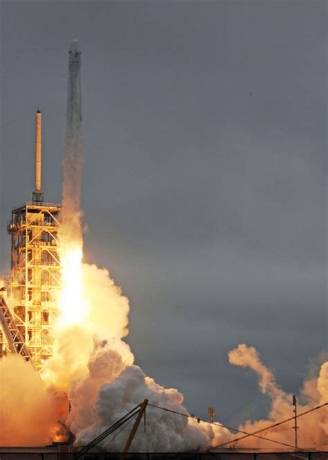 What does spacex gain from the flight? SpaceX: Dragon rocket launched from NASA's historic moon pad
