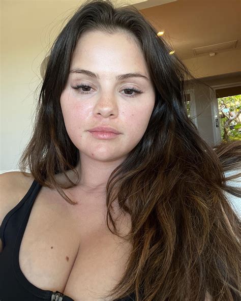 Selena Gomez Cleavage