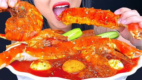 Asmr Giant King Crab Shrimp Drenched In Seafood Boil Sauce Mukbang