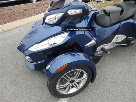 There's nothing ordinary about the way it looks. 2011 Can - Am Spyder Rts Sm5