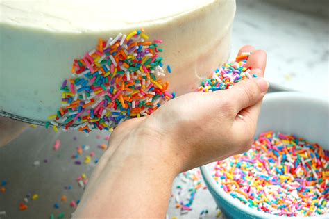 How To Decorate A Cake With Sprinkles Easy Method