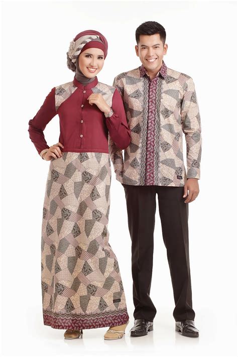 Penggunaan kain sifon pada baju batik akan memberikan kesan baju gamis batik yang mewah dan elegan dengan tekstur kain sifon yang licin, lentur dan jatuh. Model baju pesta modern terbaru lengan pendek muslim ...