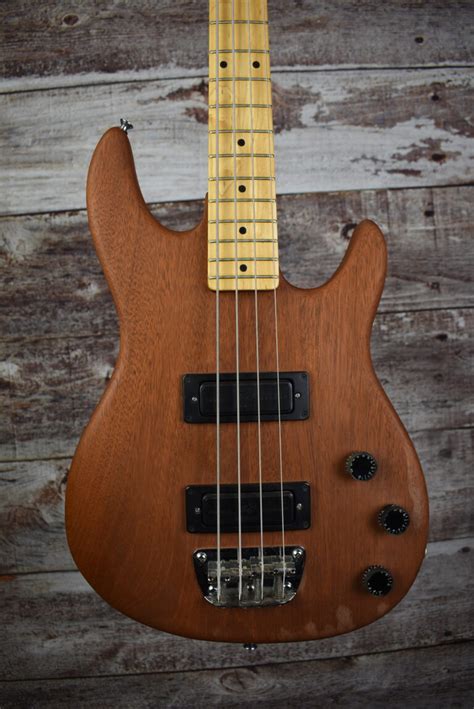 Peavey Foundation Bass