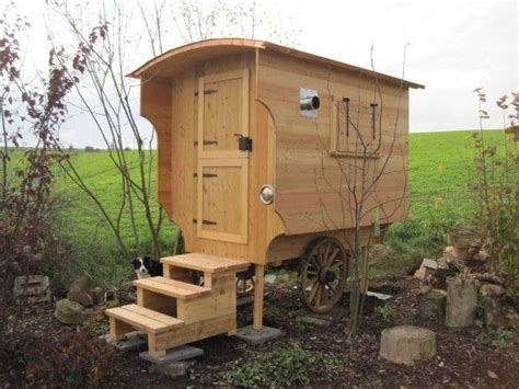 Viele märkte wie beispielsweise ebay haben auf ihrer plattform entsprechende angebote für ein gebrauchtes. Gartenhaus auf Räder der Schäferwagen mit ...