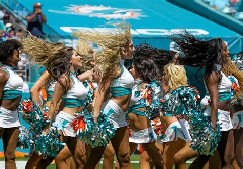 Look Photo Of Dolphins Cheerleader Going Viral This Week The Spun What S Trending In The