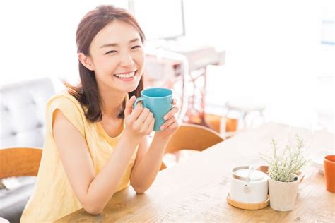 Jus buah juga telah dikaitkan dengan klaim bahwa minuman tersebut dapat membantu anda menurunkan berat badan dan 'mendetoksifikasi' sistem. Jus Buah Peredah Jerawat - 6 Cara Detox Mengatasi Jerawat ...