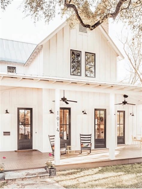 The Best Classic White Farmhouse Inspiration House Exterior White