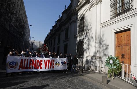 Las transmisiones del programa escucha chile, fueron la voz del chile que no se rindió nunca a la barbarie y el terror pinochetista. Partido Comunista de Chile rinde homenaje a Salvador ...