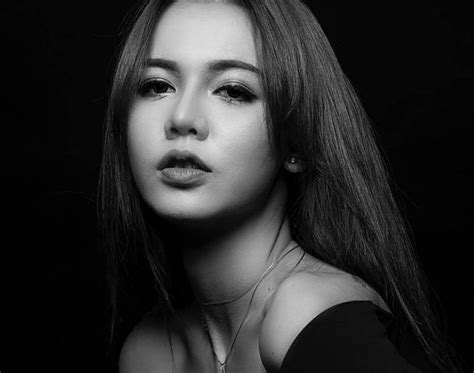 Profil Dan Biodata Ratu Rizky Nabila Penyanyi Cantik Yang Resmi Hot