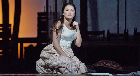 Opera gift give concert and opera tickets in prestigious venues ! Tocco italiano al Capodanno del Met: Noseda dirige Netrebko