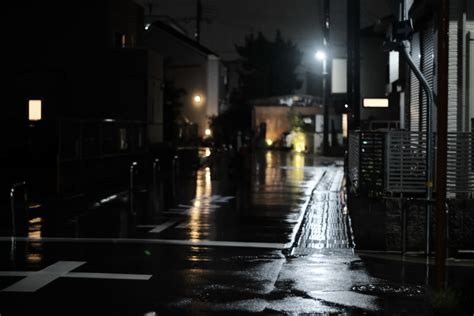 雨の夜道 By 浜山 （id：9727530） 写真共有サイトphotohito