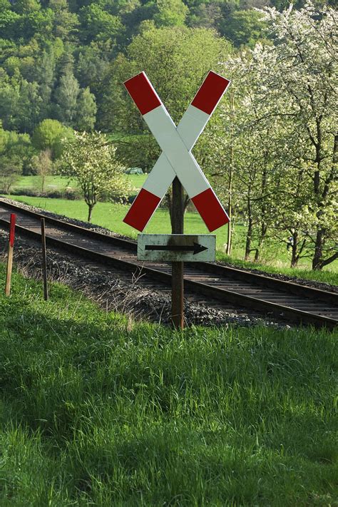 Level Crossing Road Sign Gleise Warnkreuz Andreaskreuz Grass