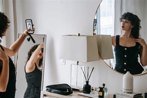150 stunning mirror selfie captions for instagram mediabooster