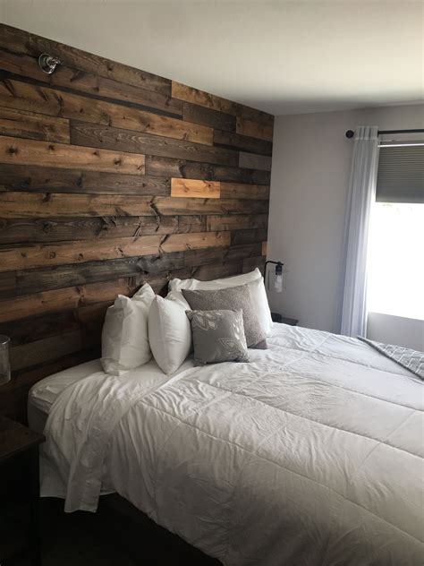 Bedroom With Wooden Accent Wall Roomvidia