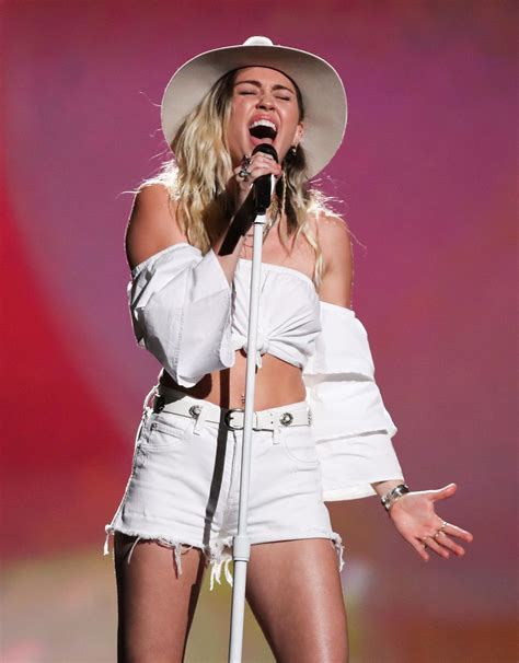 Miley Cyrus Performs At 2017 Billboard Music Awards In Las Vegas 05 21 2017 Hawtcelebs