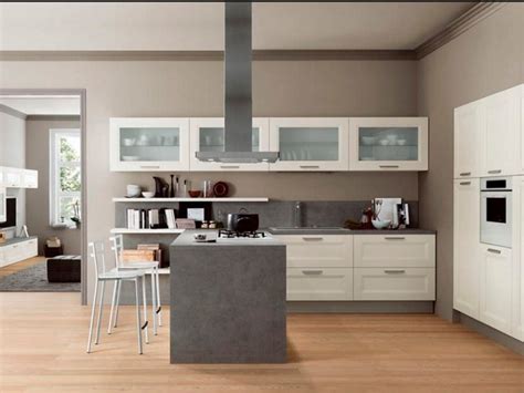 Reminding the vintage aesthetics, mito enhances the beauty of the wood with a sawn effect, with horizontal staves, combined with staved opaque finishings, in the warm shades of earth. cucina vintage moderna con penisola ardesia in offerta