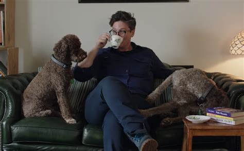 Hannah Gadsbys Full Nanette Trailer Shows Why Its Not Ordinary Stand Up