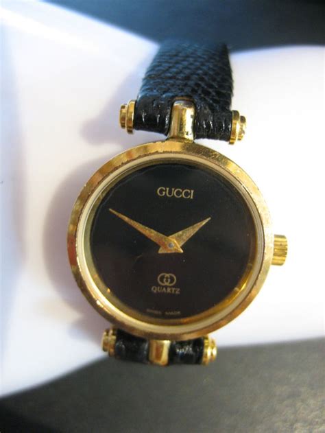 Vintage Classic Ladies Gucci 2000l Black And Gold Tone Museum Watch
