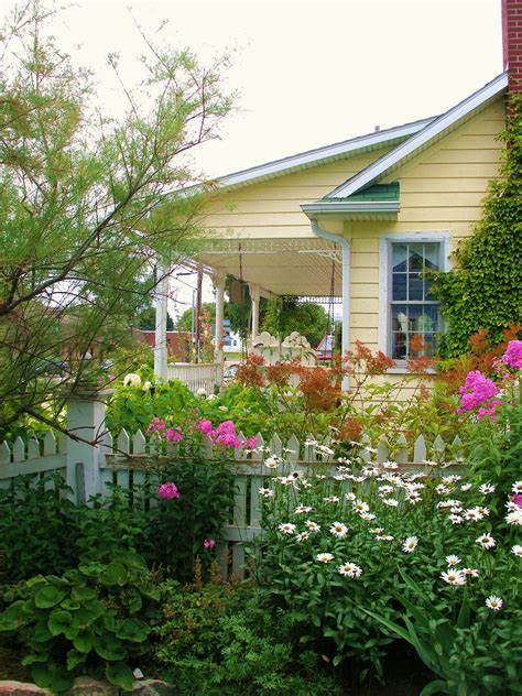 How To Have A Garden You Can Be Proud Of Cottage Garden Beautiful