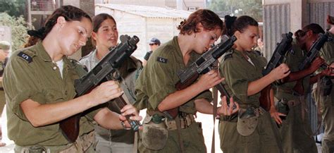 Les femmes de Tsahal larmée israélienne nont toujours pas le droit aux tanks Slate fr