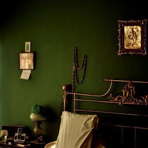 Color On Trend Deep Mossy Olive Green Grüne Schlafzimmerwände