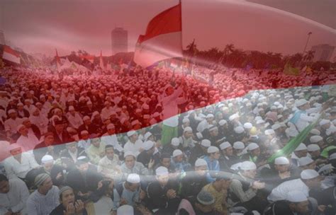 Namun ulama juga berdiri di depan mengusung gerakan islam politik yang berpotensi merongrong negara bangsa. 6 Teori Masuknya Islam ke Indonesia Menurut Para Ahli ...