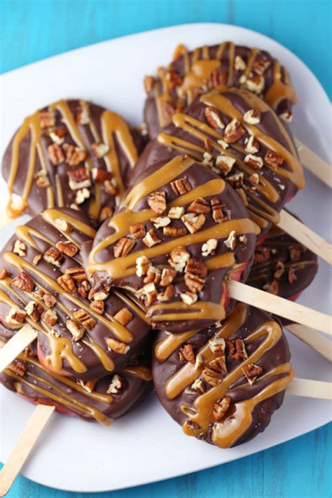 Chocolate turtle apple slices i loved this recipe! 35 Easy Fall Dessert Recipes - Best Treats for Autumn Parties