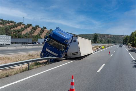 What To Do When A Tractor Trailer Accident Happens