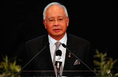 Ousted malaysian prime minister najib razak quit as leader of his party. Colère des familles après l'annonce du crash du vol MH370 ...