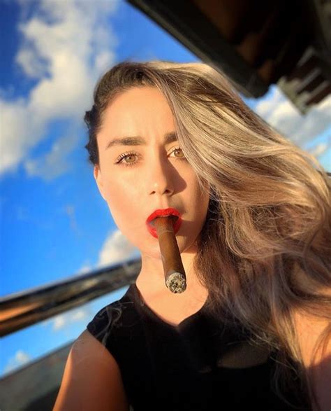 Pin De Jeremy Futch En Women And Cigars Chicas