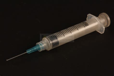 The Prop Gallery | Retractable special effects syringe