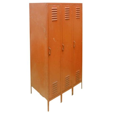 Pengadilan negeri banjarnegara kelas ii mencanangkan pembangunan zona integritas. Double-sided Steel Locker unit in burnt orange paint. $375.00, via Etsy. | Steel locker, Best ...