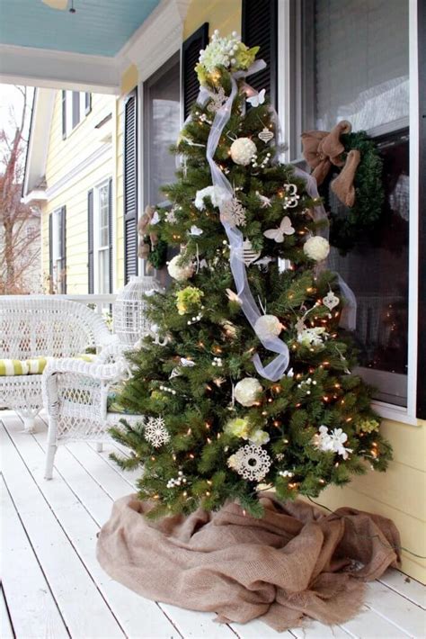 22 Best Outdoor Christmas Tree Decorations And Designs For 2020