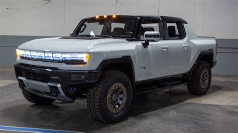 Watch GMC S 9 000 Lb Hummer EV Hit 60 Mph In 3 Seconds